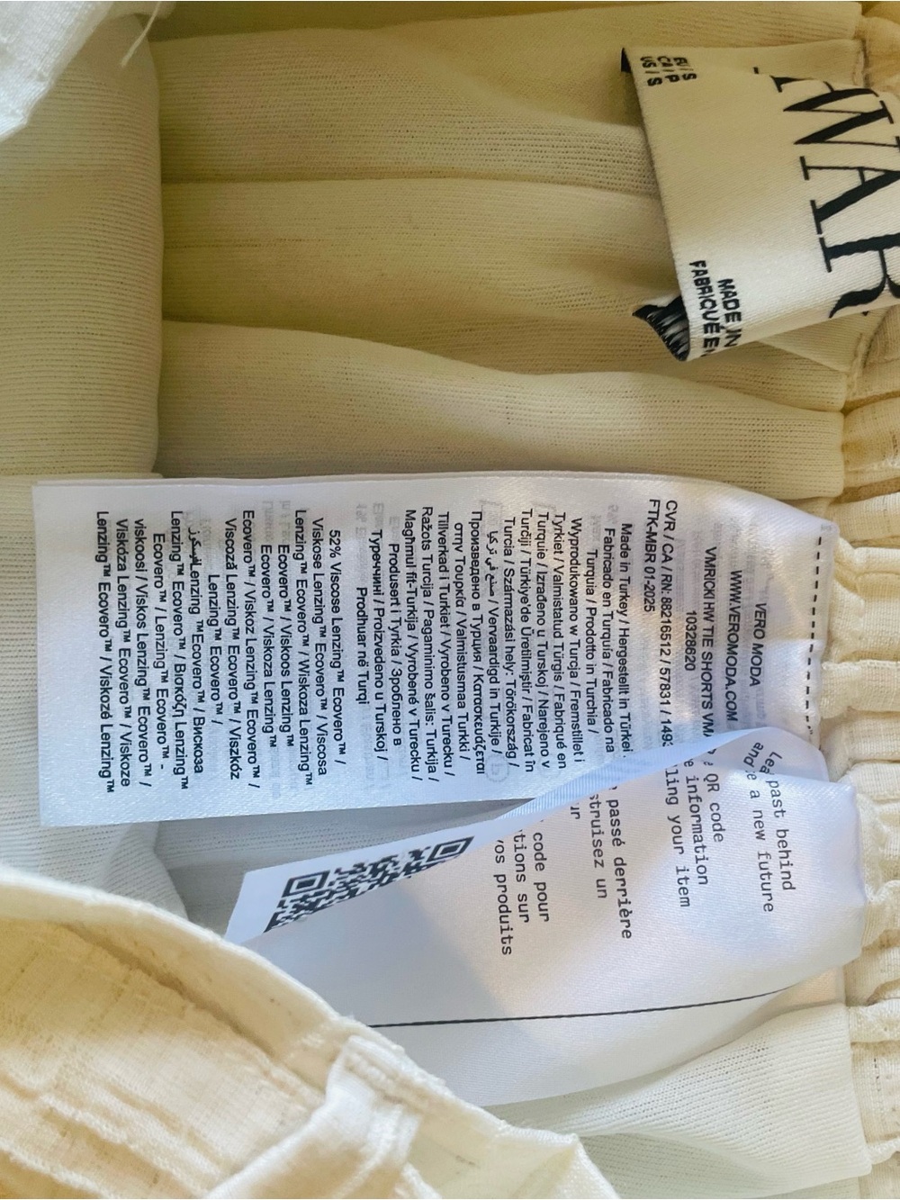 Vero Moda Cream High-Waist Tie-Belt Textured Shorts NWT - Picture 3 of 6